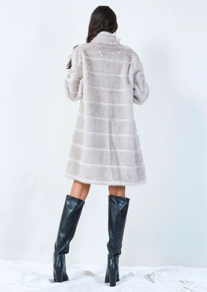 YV0470 Mid-lengthEco Fur Coat